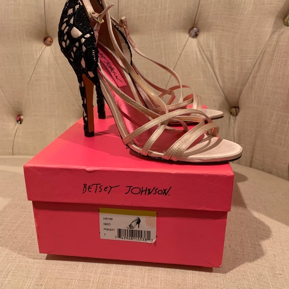 Ankle strap open toe stilettos with lace detailing - Picture 3 of 7